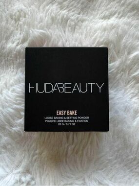 Huda Beauty Easy Bake Setting Powder